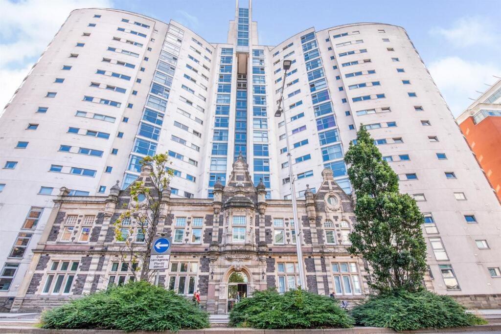 The Skyline - Luxury City Centre Flat With Designated Parking カーディフ エクステリア 写真